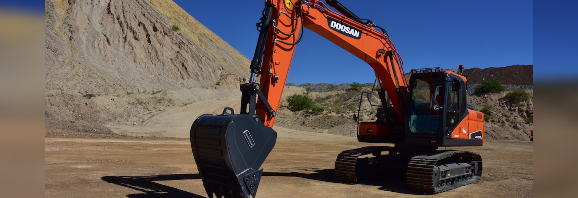 Doosan Intros 19吨DX170LC-5挖掘机，可容易运输，高性能